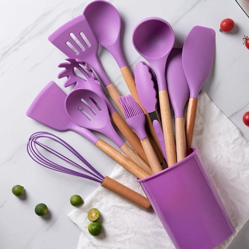 Kit com 12 Utensílios de Cozinha em Silicone com Cabo de Madeira