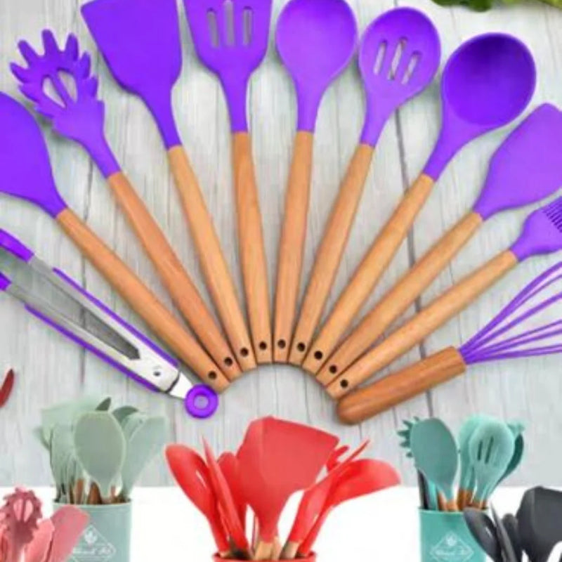 Kit com 12 Utensílios de Cozinha em Silicone com Cabo de Madeira